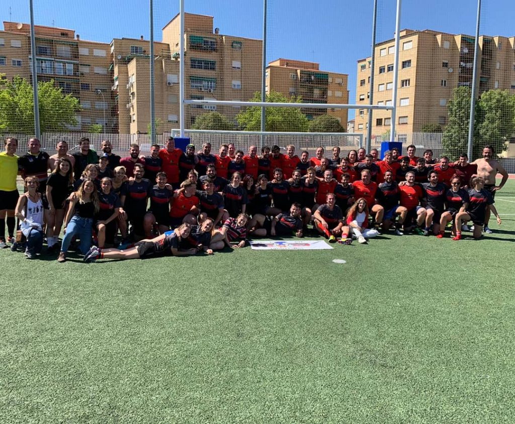 Tourists bask in Spanish sun 1